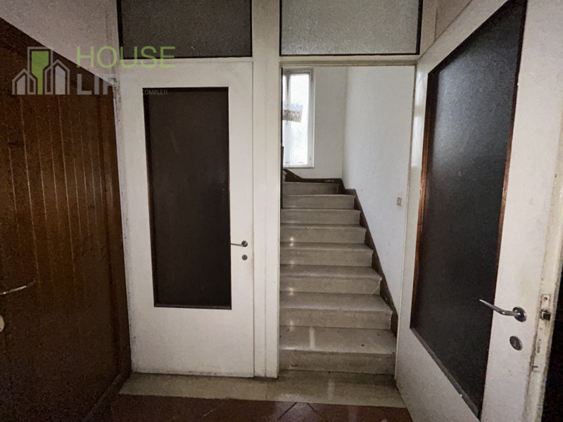 VALLI DEL PASUBIO: in posizione centrale, CASA SINGOLA composta da un tricamere al primo piano, n...