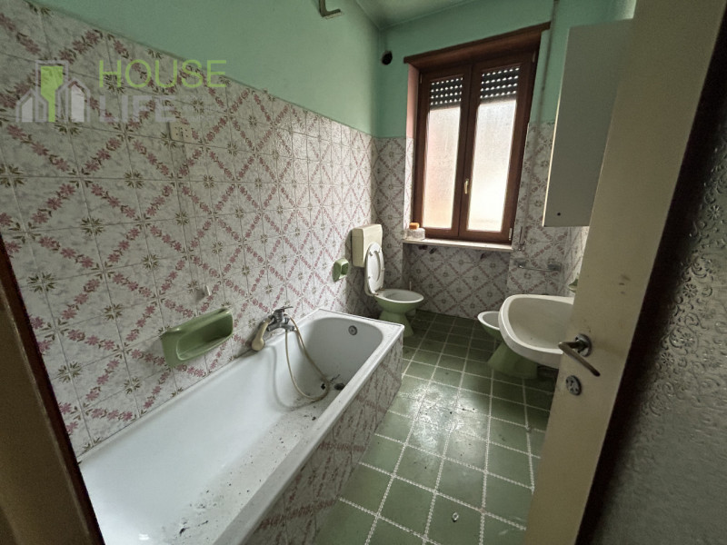 VALLI DEL PASUBIO: in posizione centrale, CASA SINGOLA composta da un tricamere al primo piano, n...