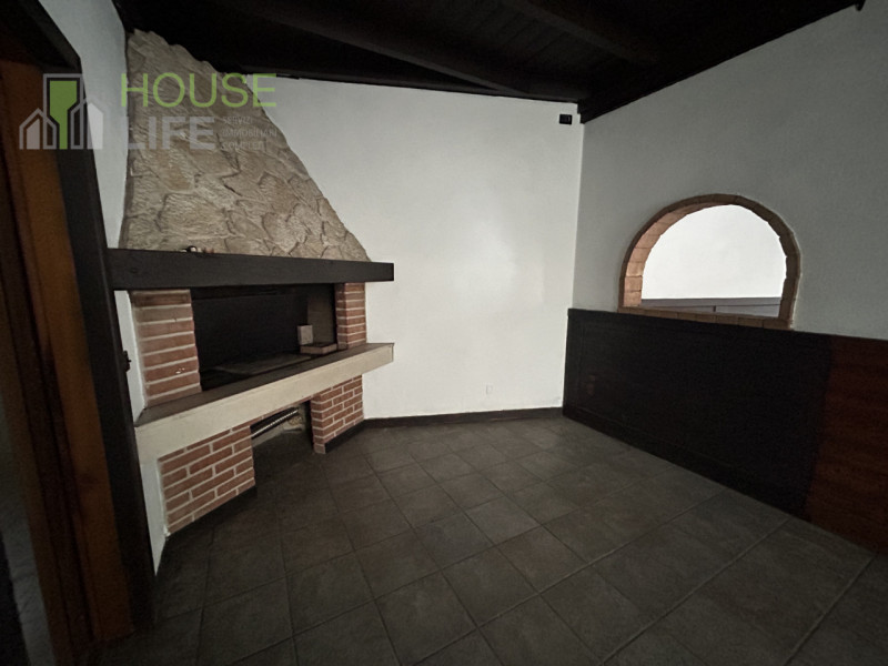 TORREBELVICINO: APPARTAMENTO BICAMERE attualmente locato al primo piano con grande locale commerc...