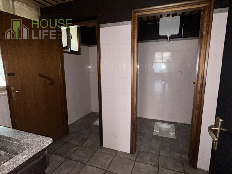 TORREBELVICINO: APPARTAMENTO BICAMERE attualmente locato al primo piano con grande locale commerc...