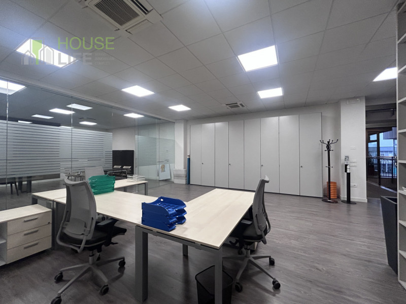 ZANE' - ZONA DIREZIONALE - COMMERCIALE DI PREGIO: Locale direzionale di mq 130 circa situato al p...