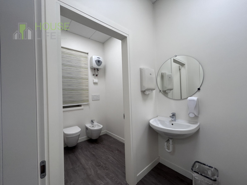 ZANE' - ZONA DIREZIONALE - COMMERCIALE DI PREGIO: Locale direzionale di mq 130 circa situato al p...