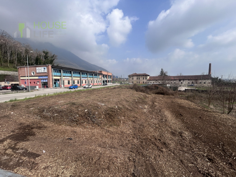 SANTORSO:IN ZONA STRATEGICA su strada di forte passaggio, vendesi TERRENO EDIFICABILE COMMERCIALE...