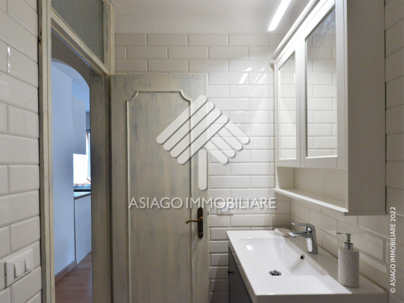 Affitto turistico per l'intero periodo dal 01 giugno al 12 luglio. A a pochi passi dal corso prin...