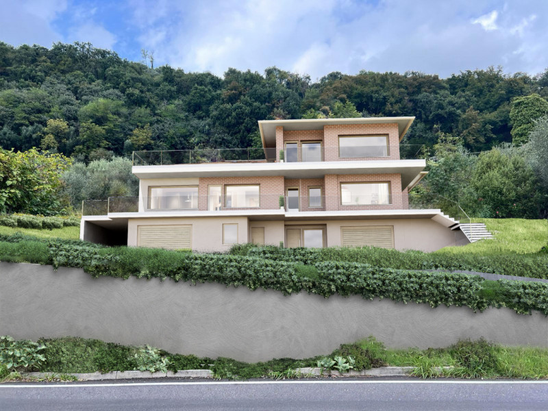 Scopri questa introvabile villetta indipendente bifamiliare, situata in una posizione rialzata ch...