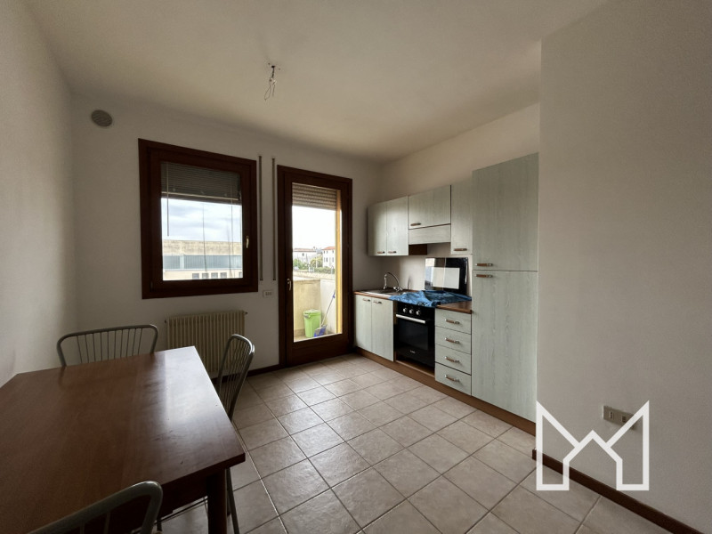 ROSSANO VENETO- In zona residenziale comoda al centro, proponiamo mini appartamento posto al pian...