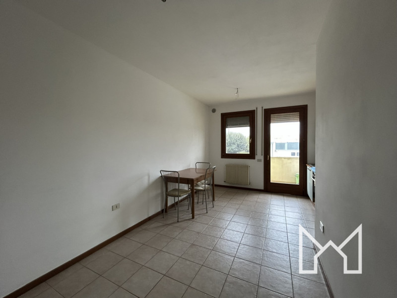 ROSSANO VENETO- In zona residenziale comoda al centro, proponiamo mini appartamento posto al pian...