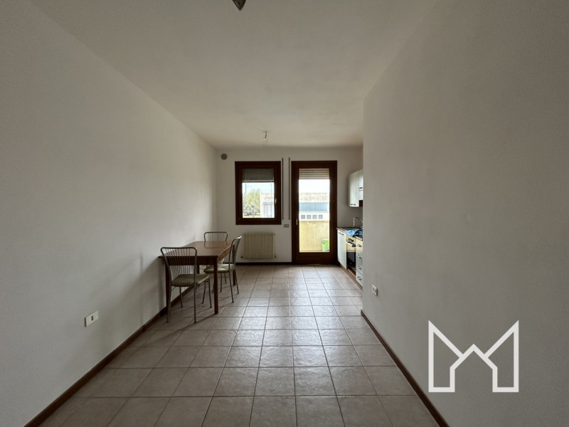 ROSSANO VENETO- In zona residenziale comoda al centro, proponiamo mini appartamento posto al pian...