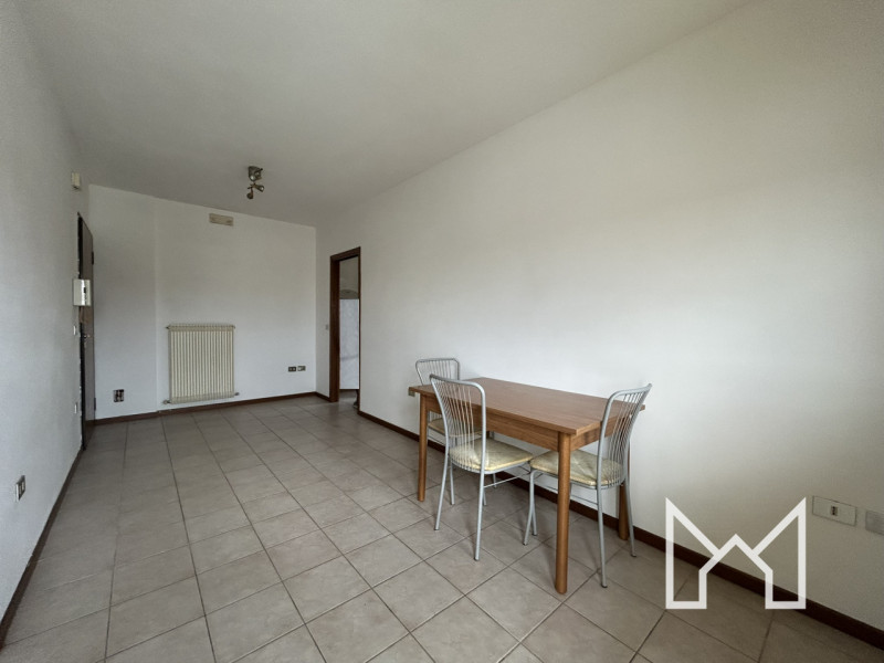 ROSSANO VENETO- In zona residenziale comoda al centro, proponiamo mini appartamento posto al pian...