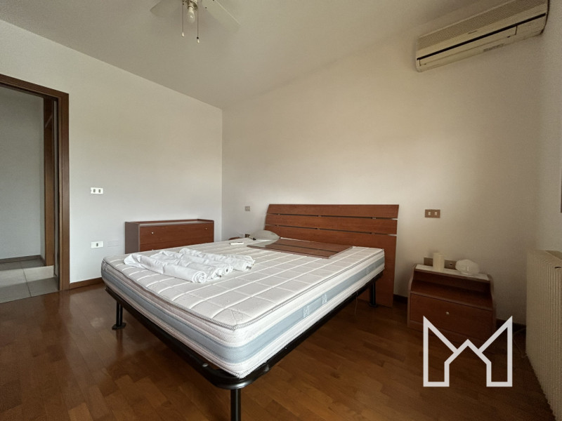 ROSSANO VENETO- In zona residenziale comoda al centro, proponiamo mini appartamento posto al pian...