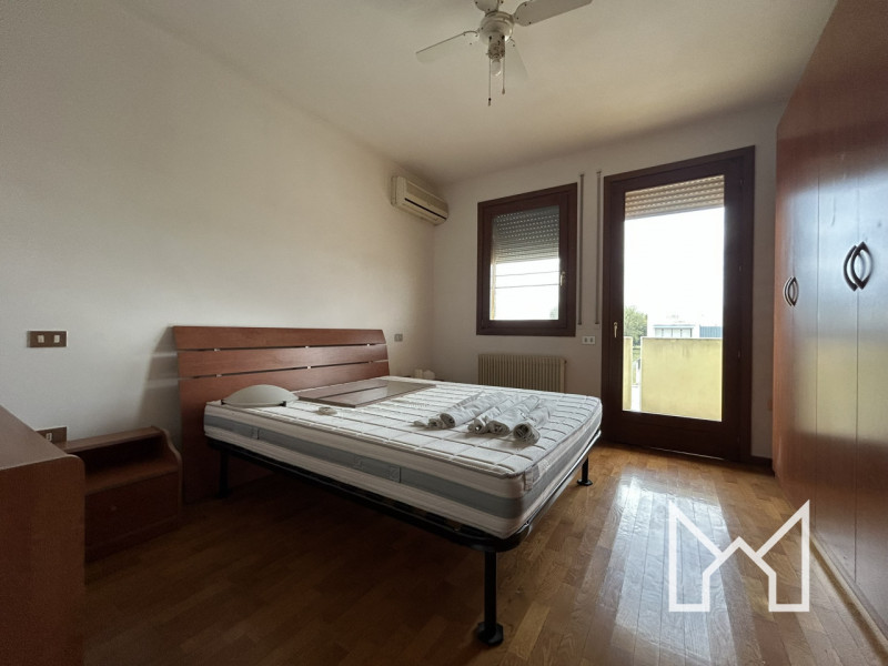 ROSSANO VENETO- In zona residenziale comoda al centro, proponiamo mini appartamento posto al pian...