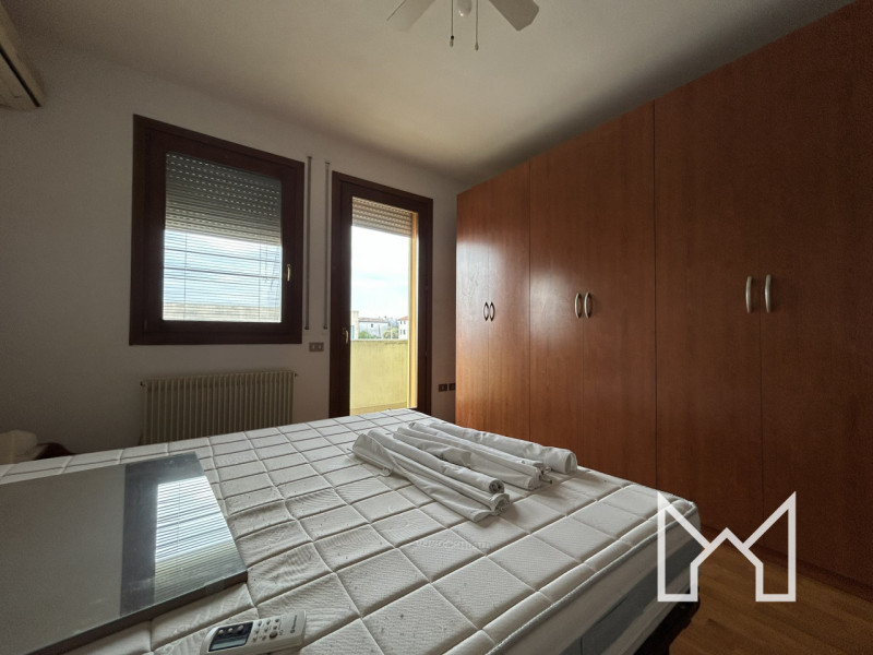 ROSSANO VENETO- In zona residenziale comoda al centro, proponiamo mini appartamento posto al pian...