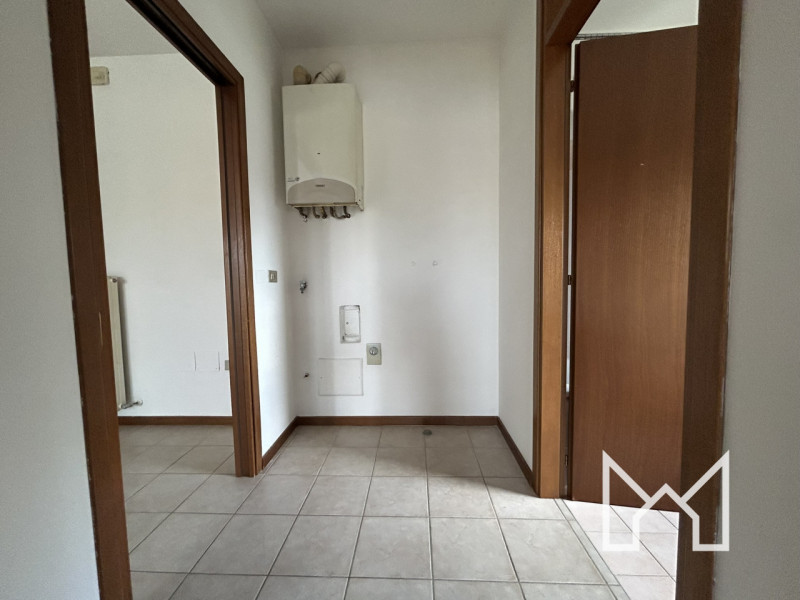 ROSSANO VENETO- In zona residenziale comoda al centro, proponiamo mini appartamento posto al pian...