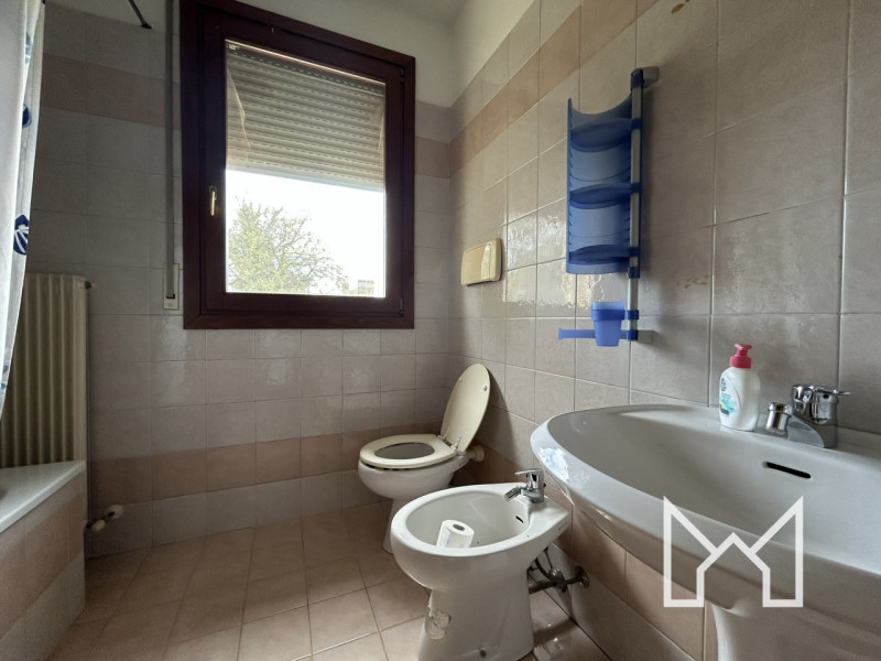 ROSSANO VENETO- In zona residenziale comoda al centro, proponiamo mini appartamento posto al pian...