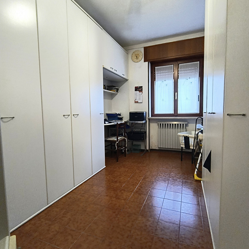 Scopri la tua nuova casa nel cuore di Monteforte d'Alpone! Questo ampio appartamento situato al p...