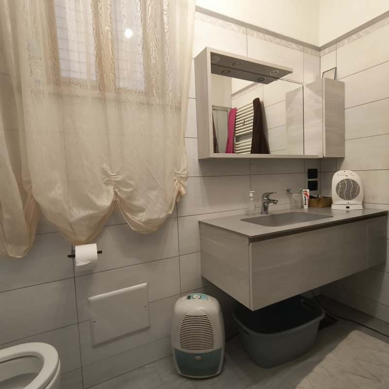 Scopri la tua nuova casa nel cuore di Monteforte d'Alpone! Questo ampio appartamento situato al p...