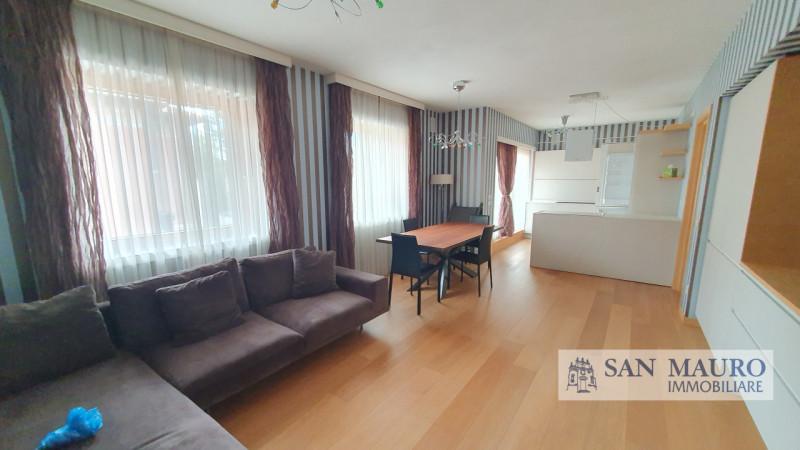 VICENZA - Zona Interna di Corso Padova: raffinato ed elegante appartamento al secondo piano in nu...