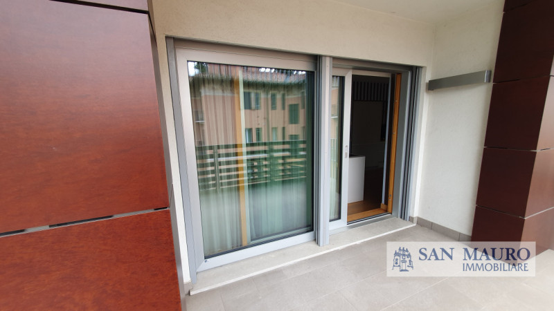 VICENZA - Zona Interna di Corso Padova: raffinato ed elegante appartamento al secondo piano in nu...