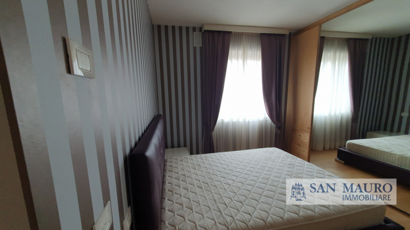 VICENZA - Zona Interna di Corso Padova: raffinato ed elegante appartamento al secondo piano in nu...