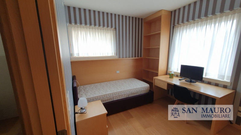 VICENZA - Zona Interna di Corso Padova: raffinato ed elegante appartamento al secondo piano in nu...