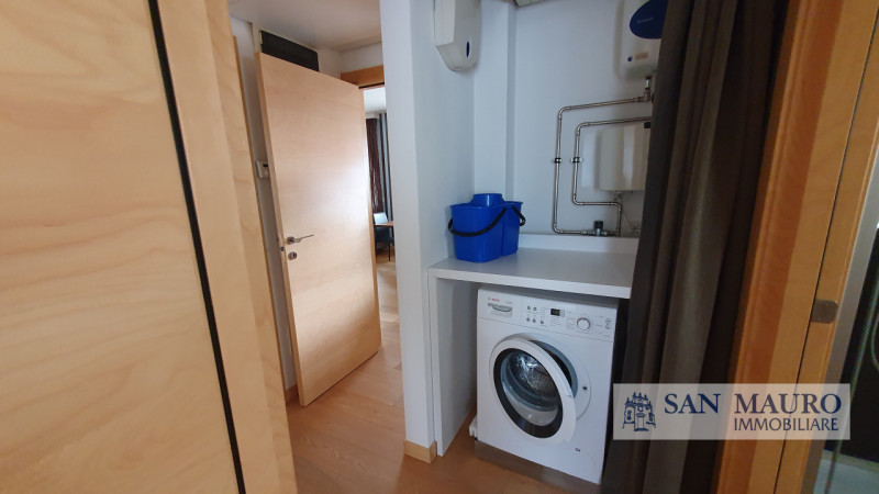 VICENZA - Zona Interna di Corso Padova: raffinato ed elegante appartamento al secondo piano in nu...