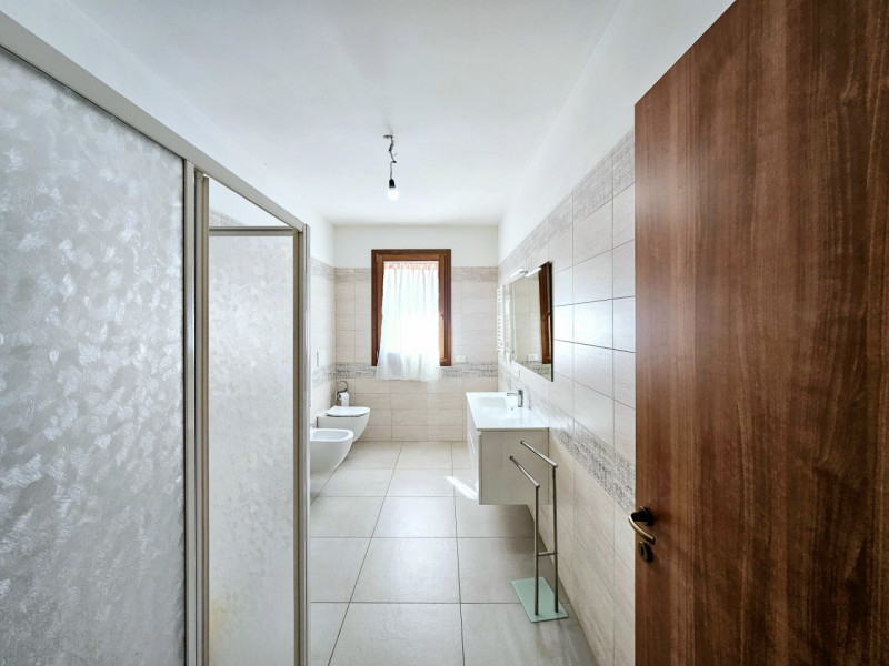 In un bel quartiere residenziale ai Monselice, proponiamo in vendita una splendida casa indipende...