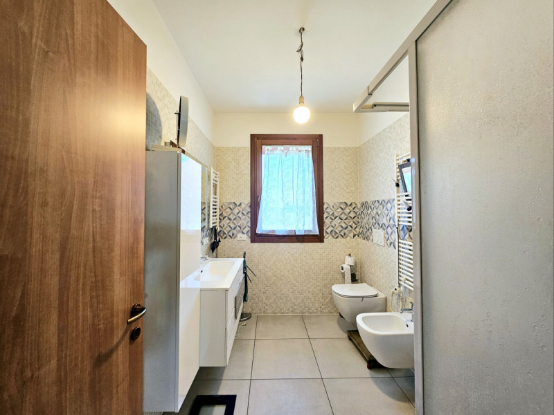 In un bel quartiere residenziale ai Monselice, proponiamo in vendita una splendida casa indipende...