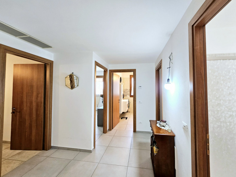 In un bel quartiere residenziale ai Monselice, proponiamo in vendita una splendida casa indipende...