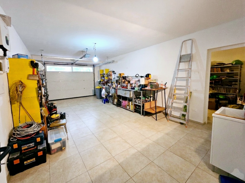 In un bel quartiere residenziale ai Monselice, proponiamo in vendita una splendida casa indipende...