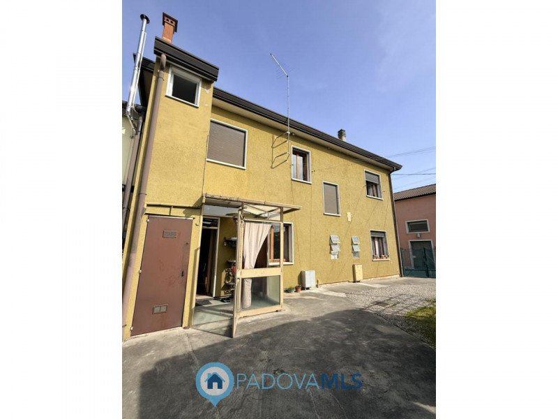 Immobile in esclusiva al Gruppo Padova MLS
Nel cuore del quartiere residenziale di Camin, a pochi...