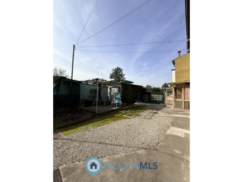 Immobile in esclusiva al Gruppo Padova MLS
Nel cuore del quartiere residenziale di Camin, a pochi...