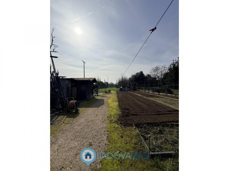 Immobile in esclusiva al Gruppo Padova MLS
Nel cuore del quartiere residenziale di Camin, a pochi...