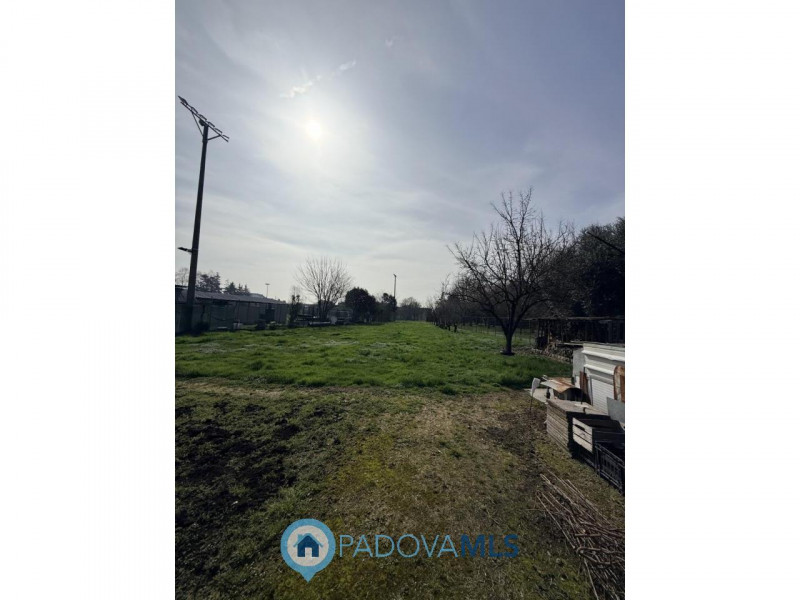 Immobile in esclusiva al Gruppo Padova MLS
Nel cuore del quartiere residenziale di Camin, a pochi...