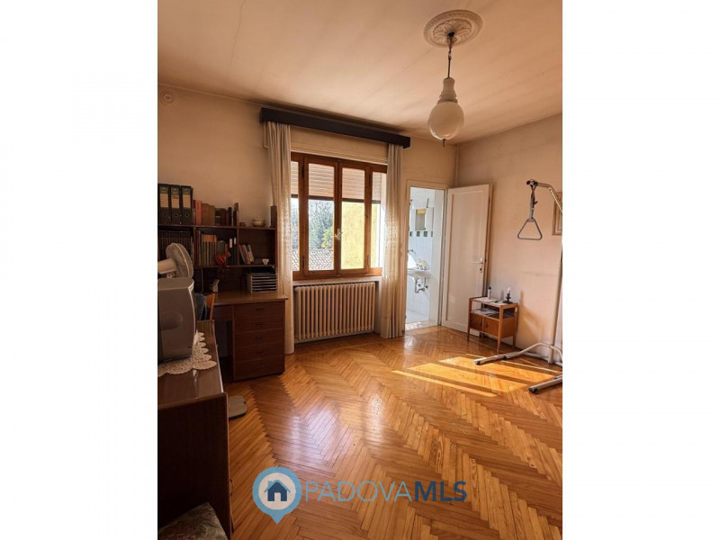 Immobile in esclusiva al Gruppo Padova MLS
Nel cuore del quartiere residenziale di Camin, a pochi...