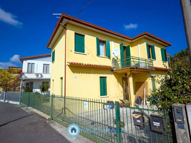 Immobile in esclusiva al Gruppo Padova MLS

In una delle zone residenziali più tranquille e richi...