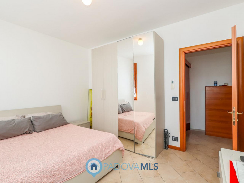 Immobile in esclusiva al Gruppo Padova MLS

In una delle zone residenziali più tranquille e richi...