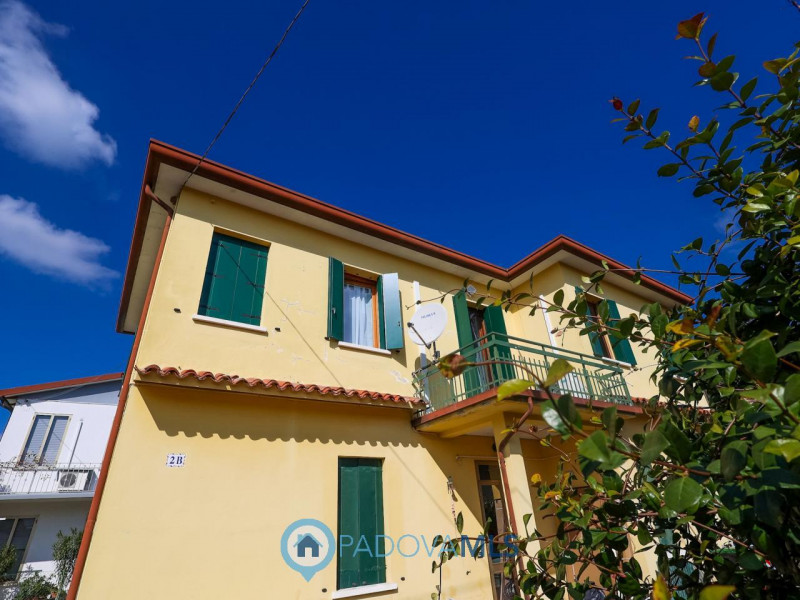 Immobile in esclusiva al Gruppo Padova MLS

In una delle zone residenziali più tranquille e richi...