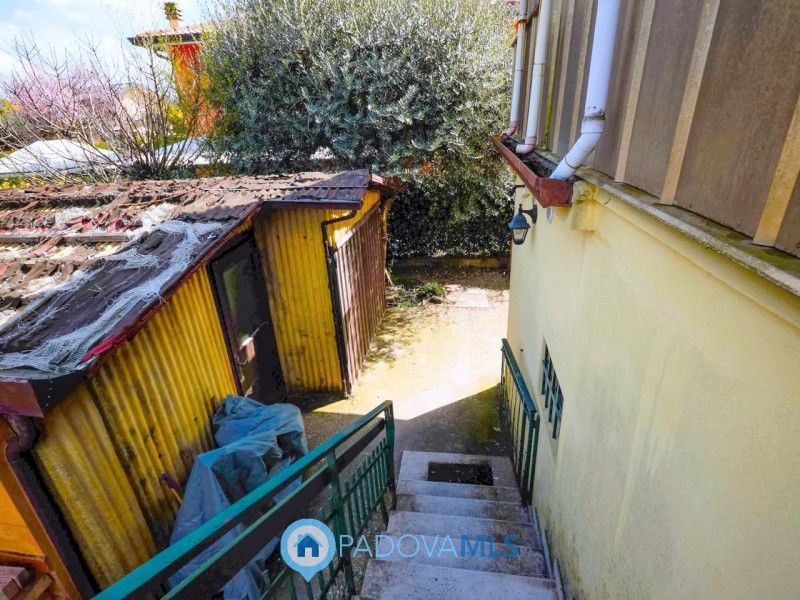 Immobile in esclusiva al Gruppo Padova MLS

In una delle zone residenziali più tranquille e richi...