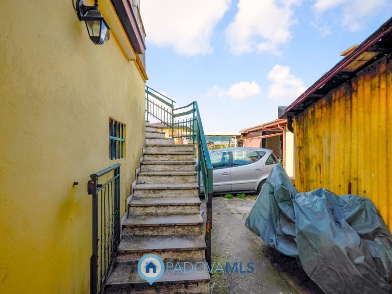 Immobile in esclusiva al Gruppo Padova MLS

In una delle zone residenziali più tranquille e richi...