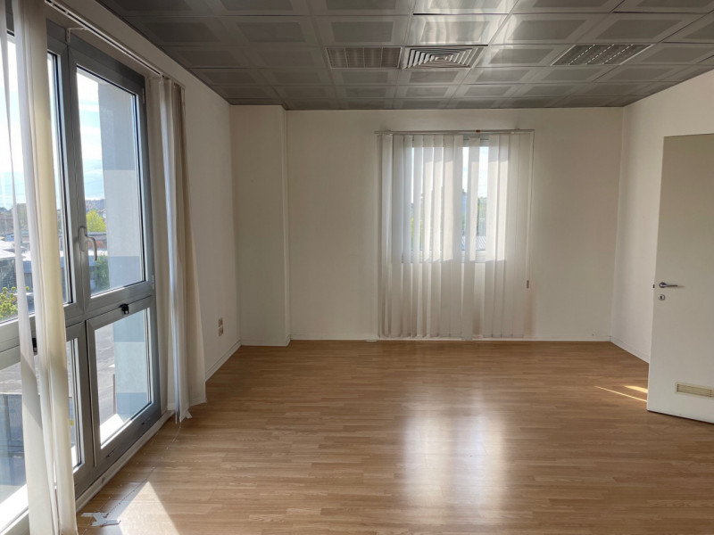 SANT'AGOSTINO in zona comoda agli svincoli della tangenziale e alla città, proponiamo in affitto ...