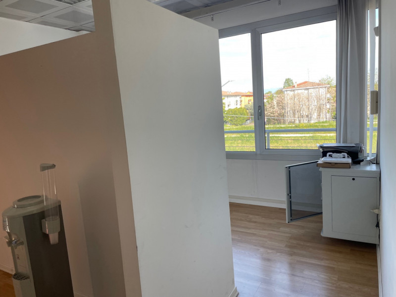 SANT'AGOSTINO in zona comoda agli svincoli della tangenziale e alla città, proponiamo in affitto ...