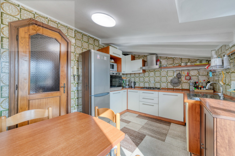 Nel cuore della rinomata zona di Tencarola, nel comune di Selvazzano Dentro, proponiamo in vendit...