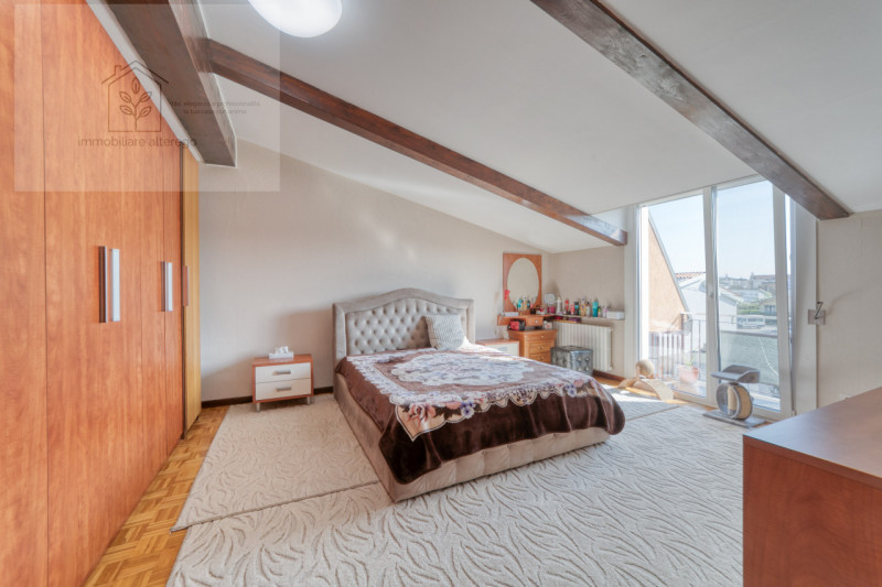 Nel cuore della rinomata zona di Tencarola, nel comune di Selvazzano Dentro, proponiamo in vendit...