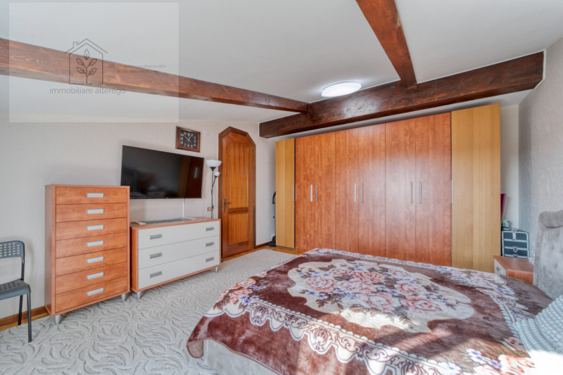 Nel cuore della rinomata zona di Tencarola, nel comune di Selvazzano Dentro, proponiamo in vendit...