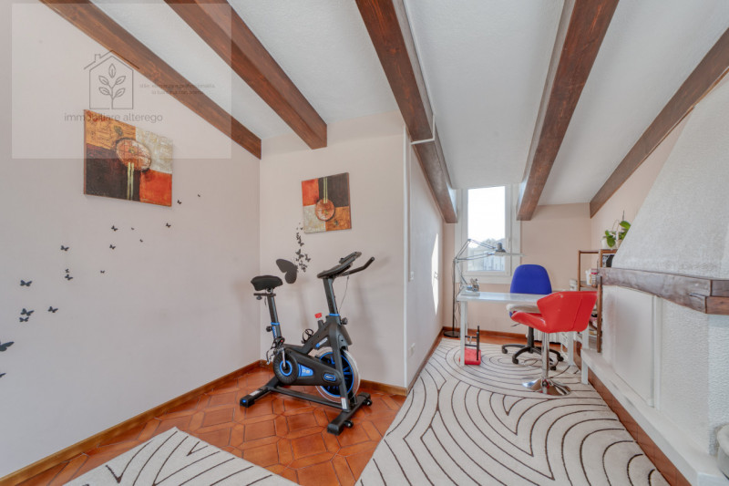 Nel cuore della rinomata zona di Tencarola, nel comune di Selvazzano Dentro, proponiamo in vendit...