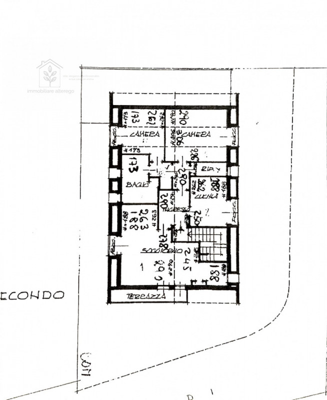 Nel cuore della rinomata zona di Tencarola, nel comune di Selvazzano Dentro, proponiamo in vendit...