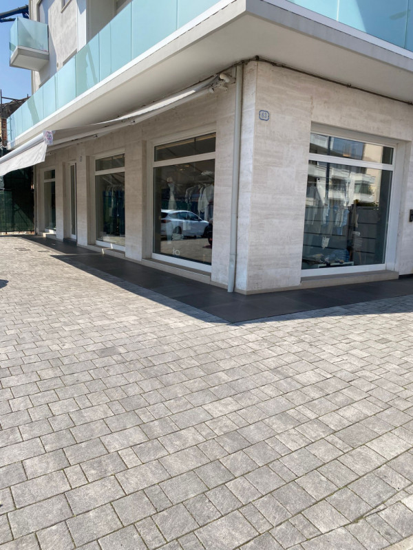 S.CARLO - S. GREGORIO Classe Energetica E - EPgl,nren 592,83 KWh/mq anno.
Su strada principale co...