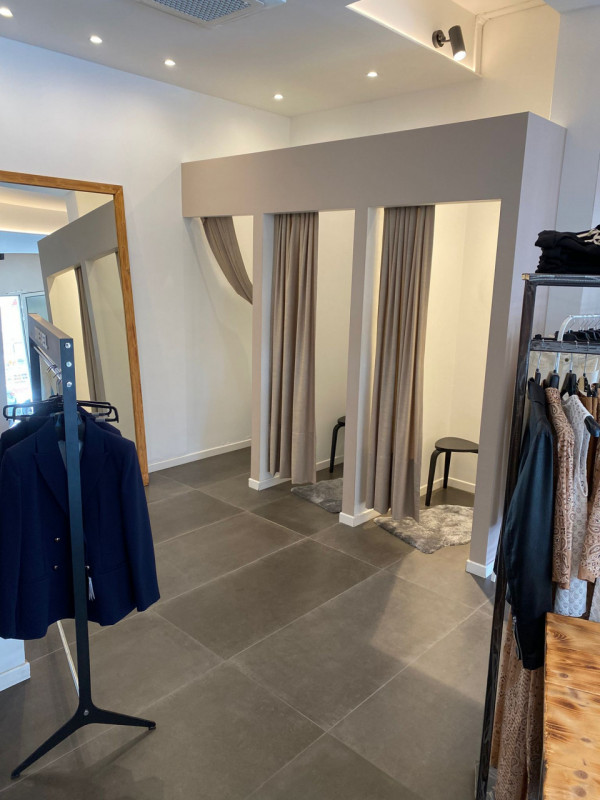 S.CARLO - S. GREGORIO Classe Energetica E - EPgl,nren 592,83 KWh/mq anno.
Su strada principale co...