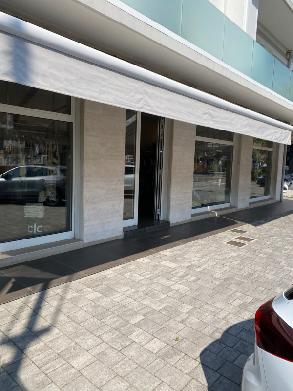 S.CARLO - S. GREGORIO Classe Energetica E - EPgl,nren 592,83 KWh/mq anno.
Su strada principale co...