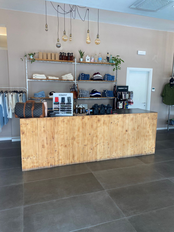 S.CARLO - S. GREGORIO Classe Energetica E - EPgl,nren 592,83 KWh/mq anno.
Su strada principale co...